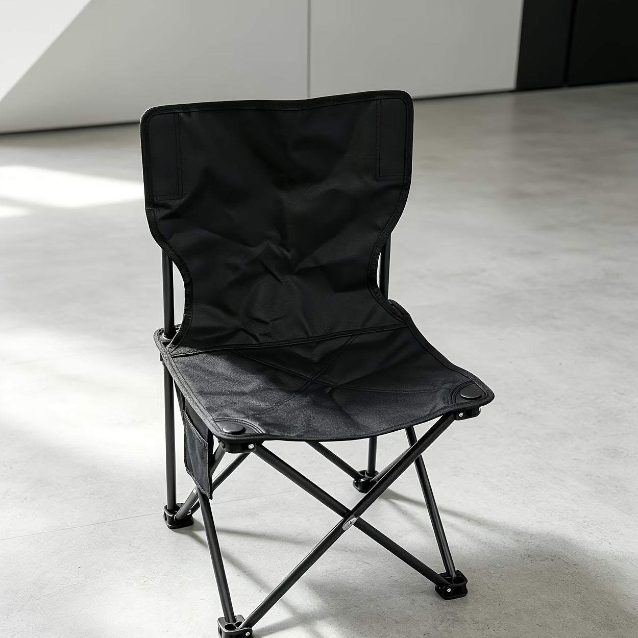 Silla Plegable de Camping  Silla plegable resistente y ligera, ideal para camping, playa, pesca o cualquier actividad al aire libre. Fácil de transportar y armar en segundos.